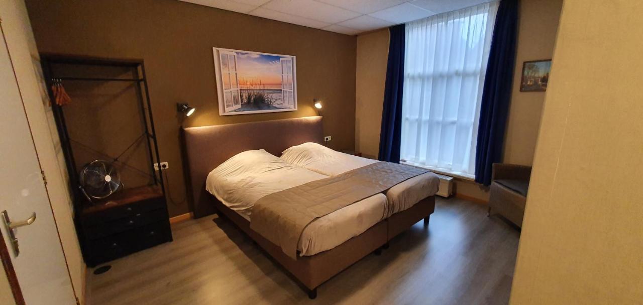 Hotel Restaurant 'T Heerenlogement Harlingen Bagian luar foto