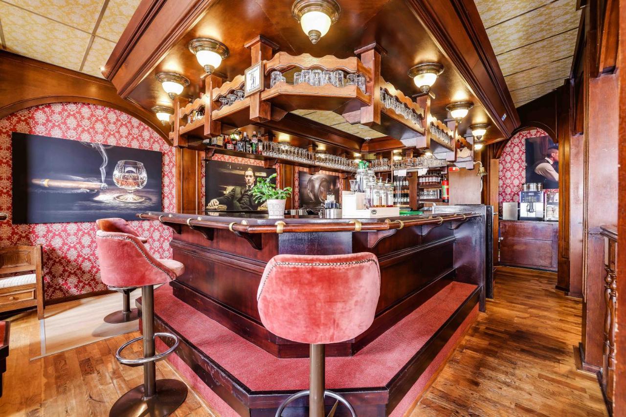 Hotel Restaurant 'T Heerenlogement Harlingen Bagian luar foto