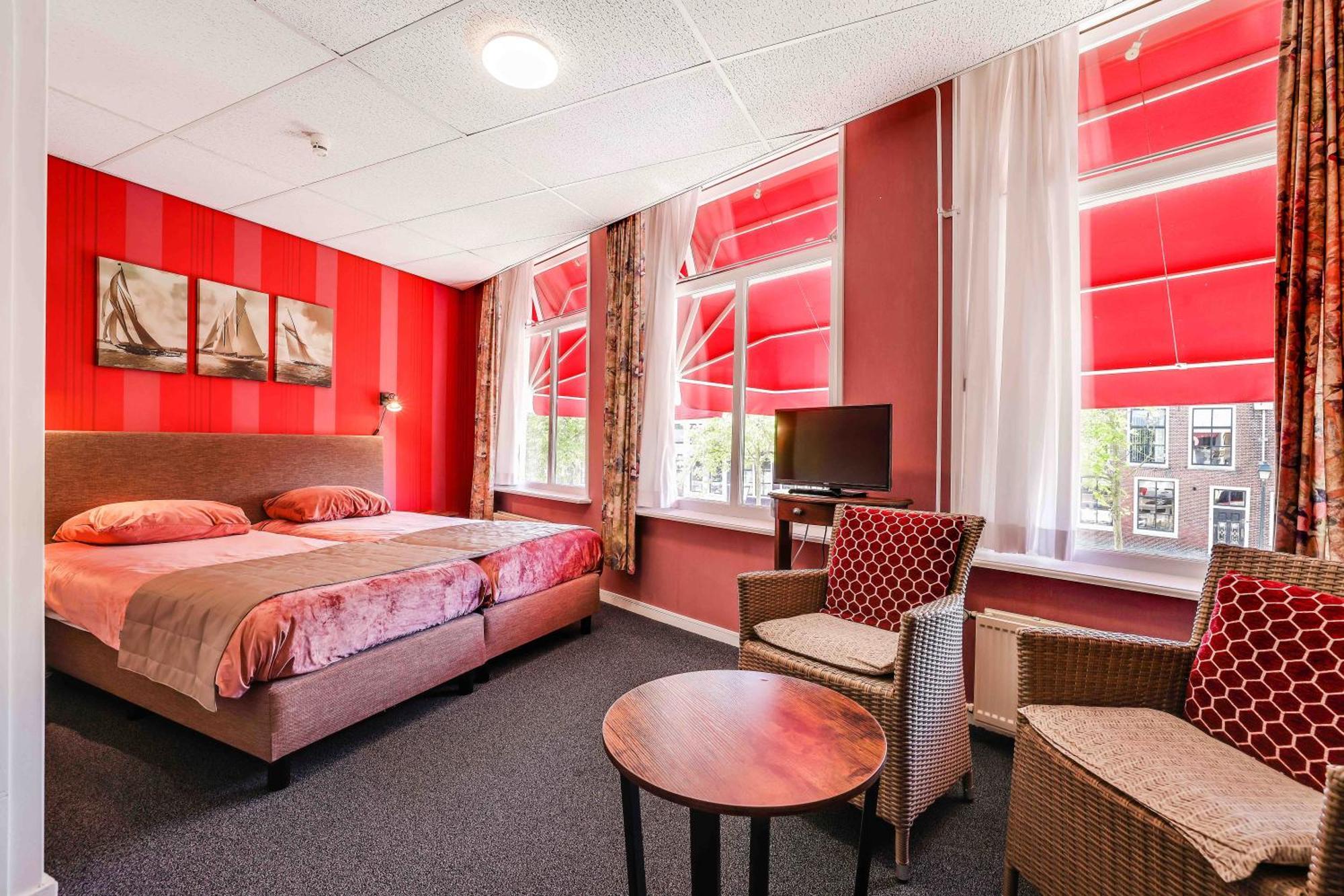 Hotel Restaurant 'T Heerenlogement Harlingen Bagian luar foto
