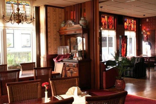 Hotel Restaurant 'T Heerenlogement Harlingen Bagian luar foto